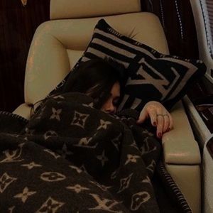 Meet your Posher, Alexia